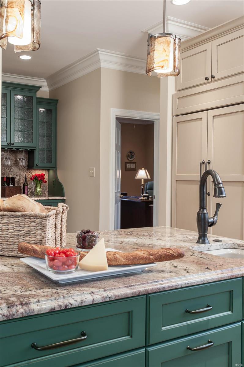 826 Stable Ridge Road Kirkwood, MO 63122 - Photo 4 of 77 Gallery Image 4