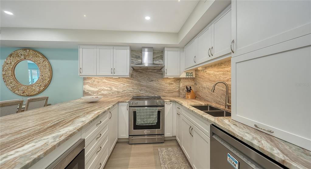 1000 Longboat Club Road, Unit 402 Longboat Key, FL 34228 - Photo 5 of 40