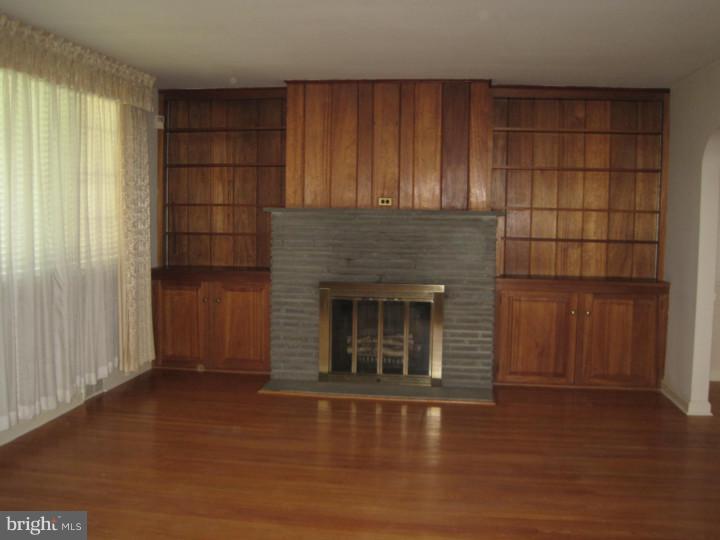 1425 Stephen Road Jenkintown, PA 19046 - Photo 5 of 15 Living Room