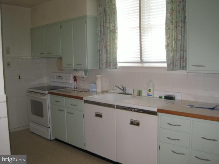 1425 Stephen Road Jenkintown, PA 19046 - Photo 8 of 15 Kitchen