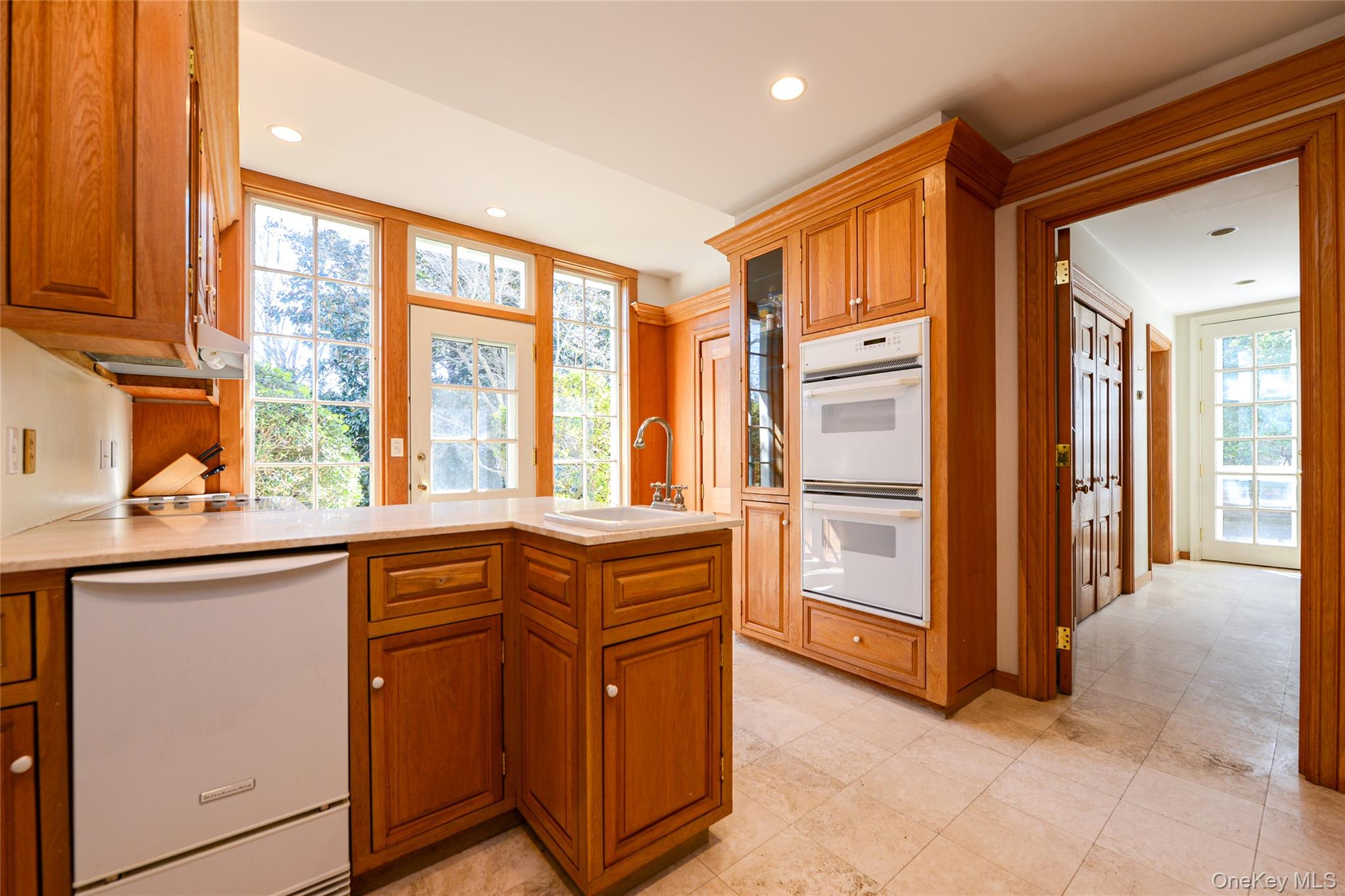 1 Pond Road Glen Cove, NY 11542 - Photo 8 of 36