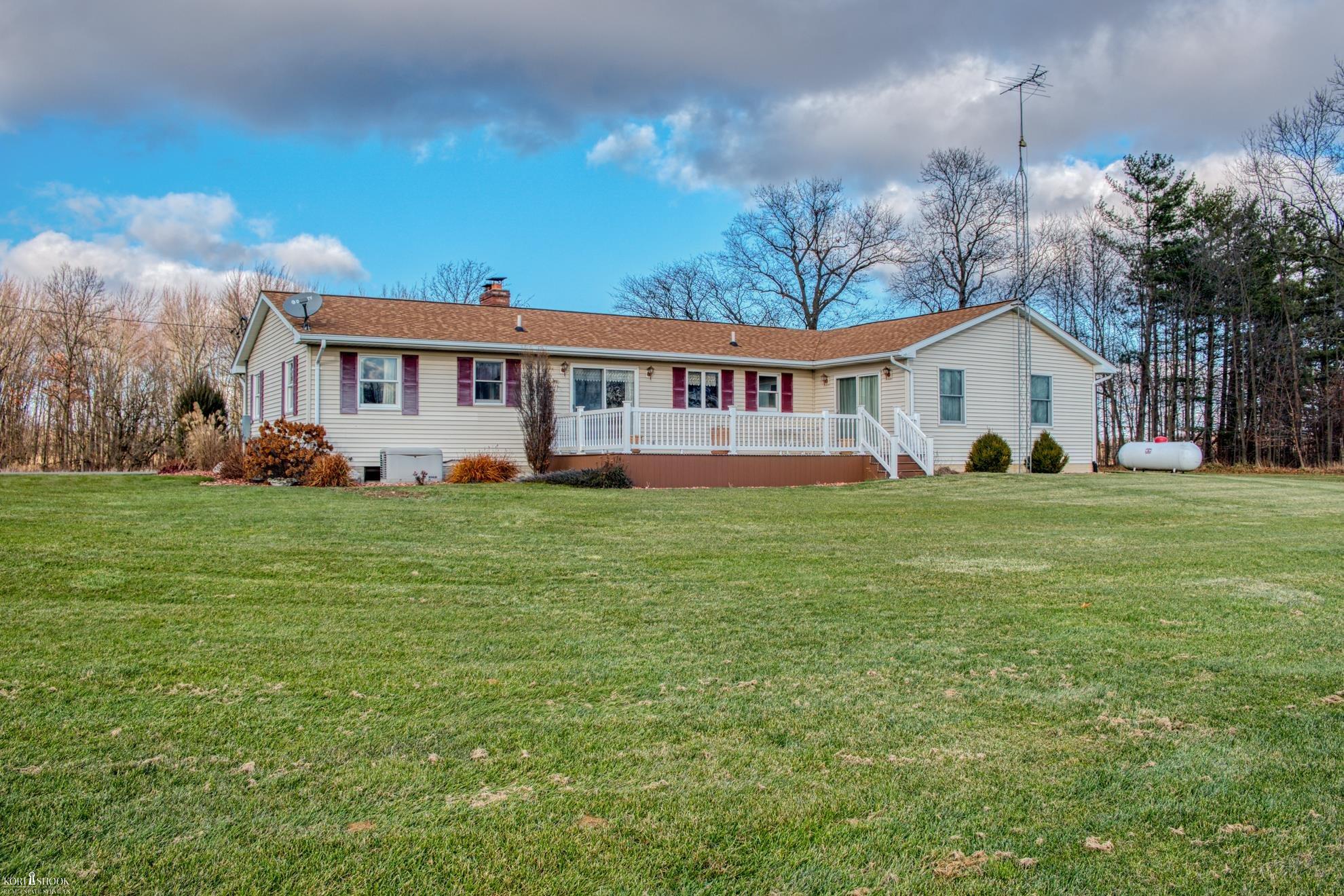 3247 Krouse Road Owosso, MI 48867 - Photo 29 of 32 50129220-115ac5fa-7edc-4c67-b1c7-1bdcca0fb2f8.JPG