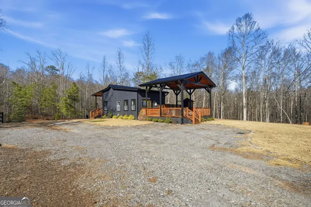 $749,900 | 300 Burbano Creekside Landing, Talking Rock, GA 30175