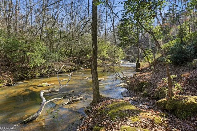 $749,900 | 300 Burbano Creekside Landing, Talking Rock, GA 30175