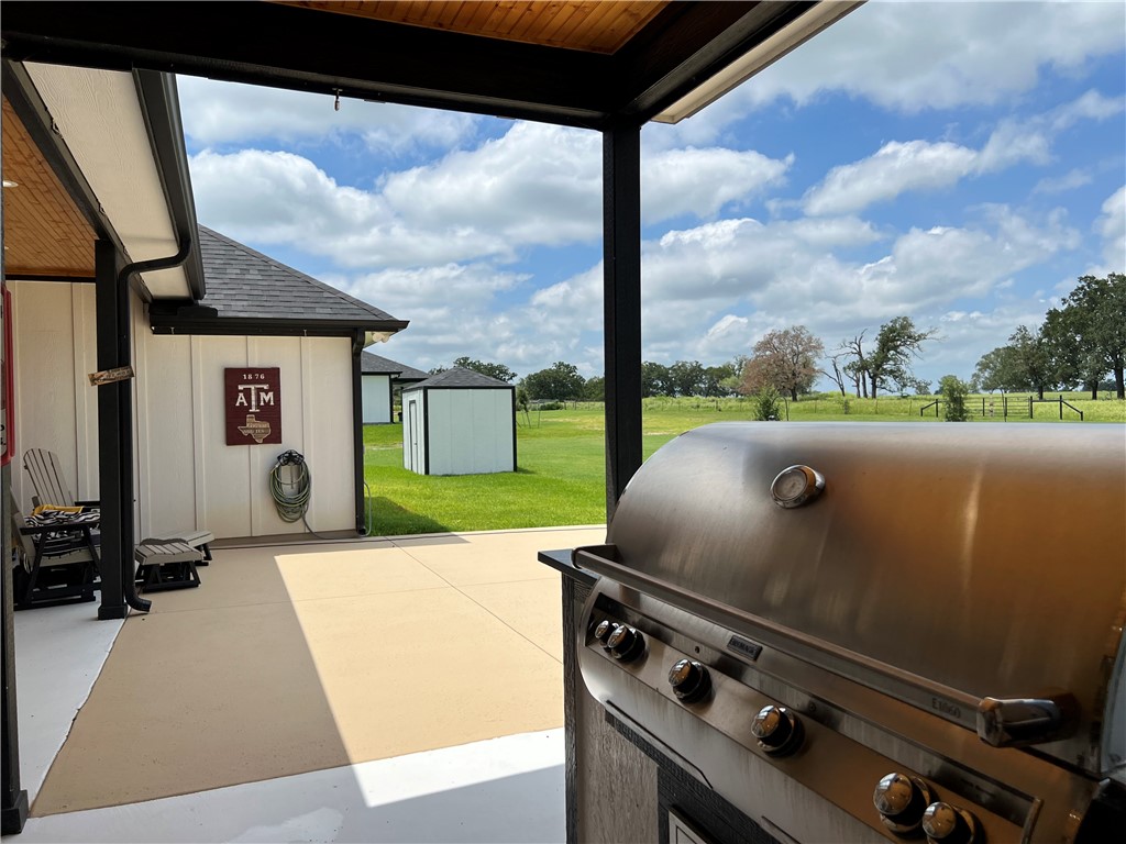 6770 Fm 1372 Road North Zulch, TX 77872 - Photo 15 of 29 Outdoor Kitchen and Patio