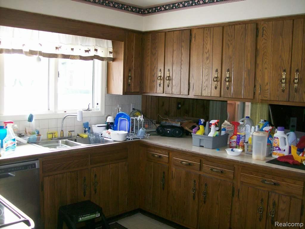 912 East River Road Flushing, MI 48433 - Photo 7 of 19