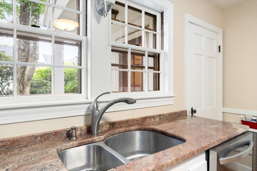 89 Melrose Avenue Needham, MA 02492 - Photo 10 of 29