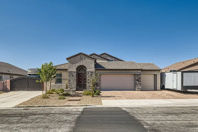 $970,000 | 130 West Fairway Road, Henderson, NV 89015