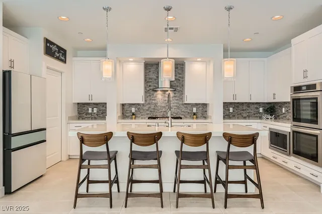 $970,000 | 130 West Fairway Road, Henderson, NV 89015