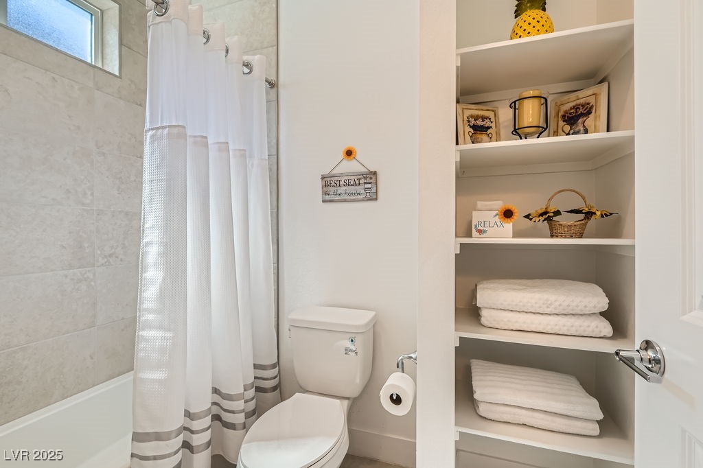 130 West Fairway Road Henderson, NV 89015 - Photo 21 of 40 Bathroom with toilet and shower / bath combo