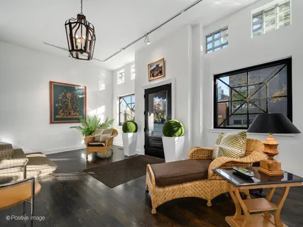 $1,100,000 | 1244 West Chicago Avenue, Chicago, IL 60642