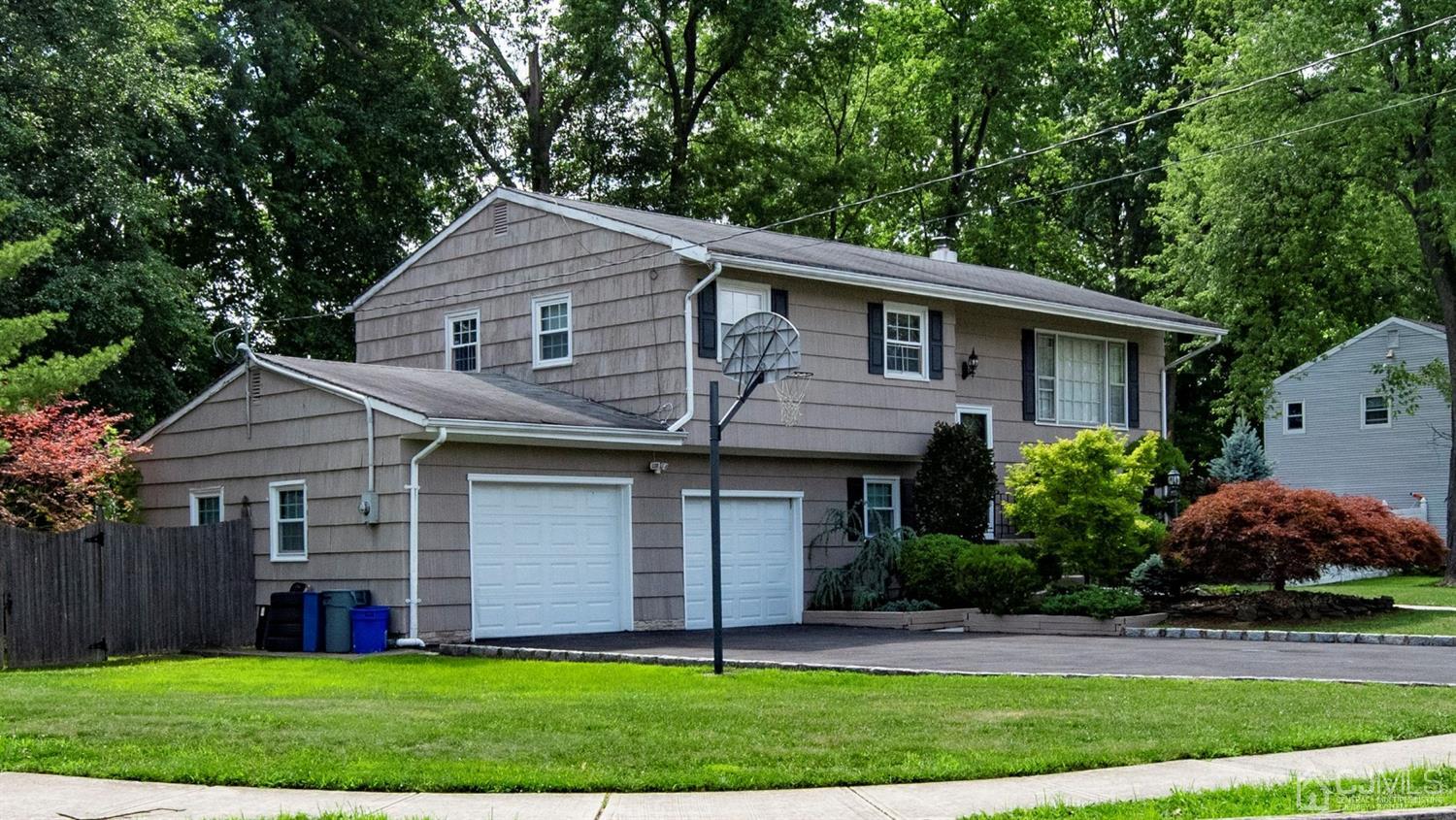 436 Halsey Road North Brunswick, NJ 08902 - Photo 3 of 25 Gallery Image 3