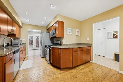 $379,900 | 9 Juniper Court, Streamwood, IL 60107