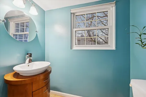 $379,900 | 9 Juniper Court, Streamwood, IL 60107