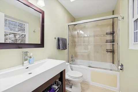 $379,900 | 9 Juniper Court, Streamwood, IL 60107