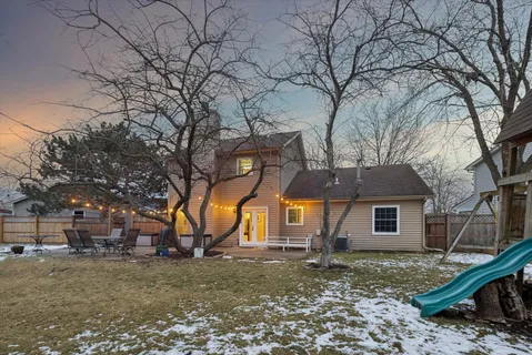 $379,900 | 9 Juniper Court, Streamwood, IL 60107