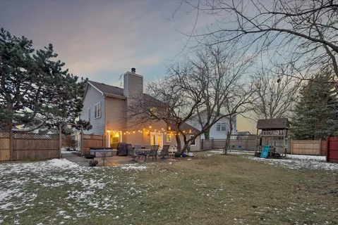 $379,900 | 9 Juniper Court, Streamwood, IL 60107