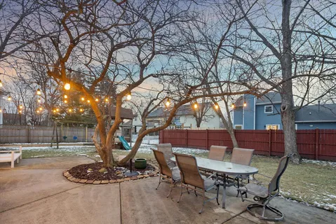 $379,900 | 9 Juniper Court, Streamwood, IL 60107