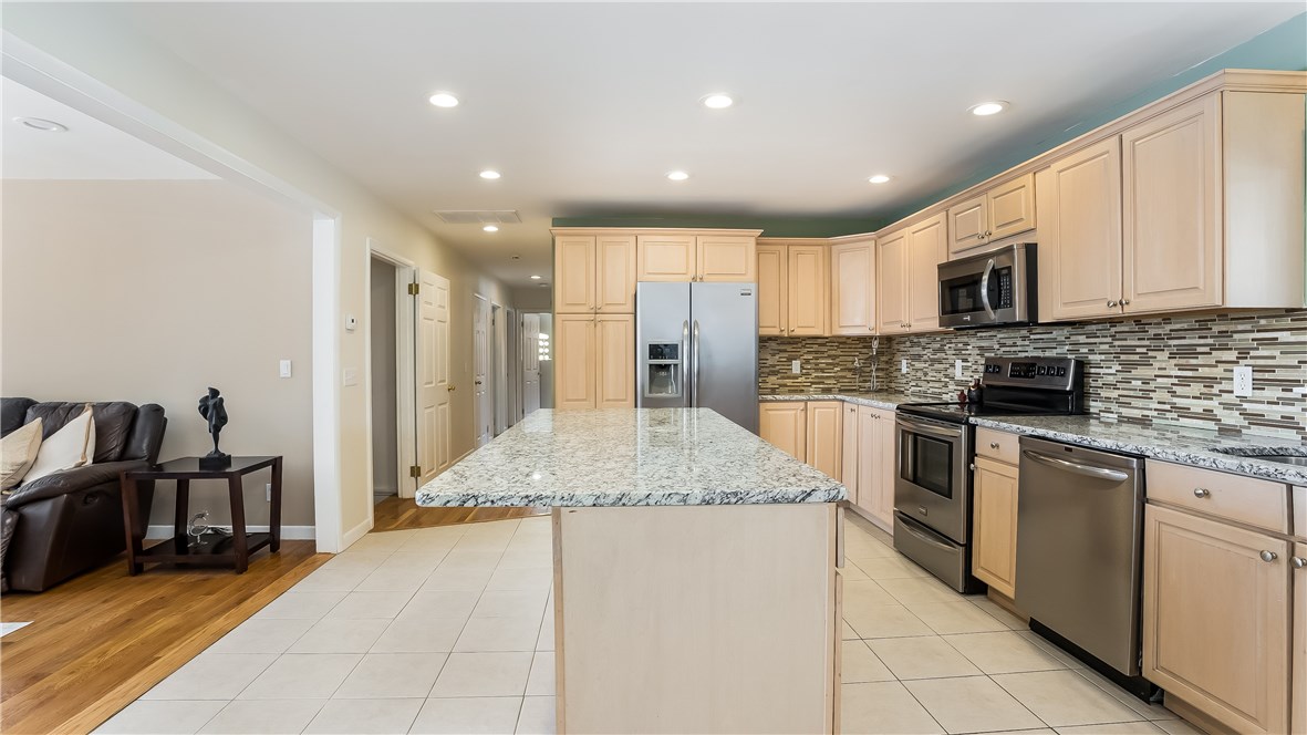 20 Fox Ridge Drive Cranston, RI 02921 - Photo 8 of 40 Gallery Image 8