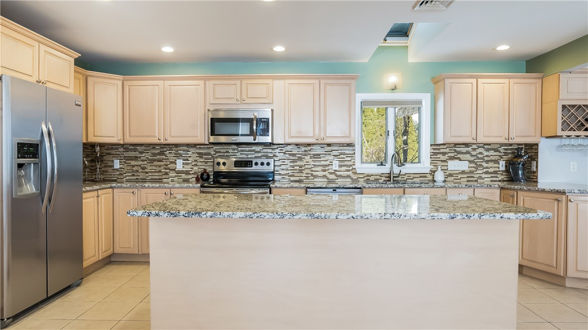 20 Fox Ridge Drive Cranston, RI 02921 - Photo 9 of 40 Gallery Image 9