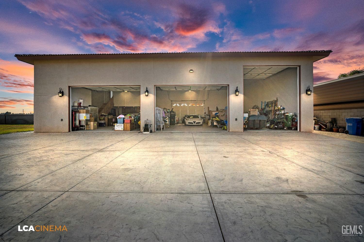 Undisclosed Address Bakersfield, CA 93314 - Photo 15 of 71 a view of a car garage