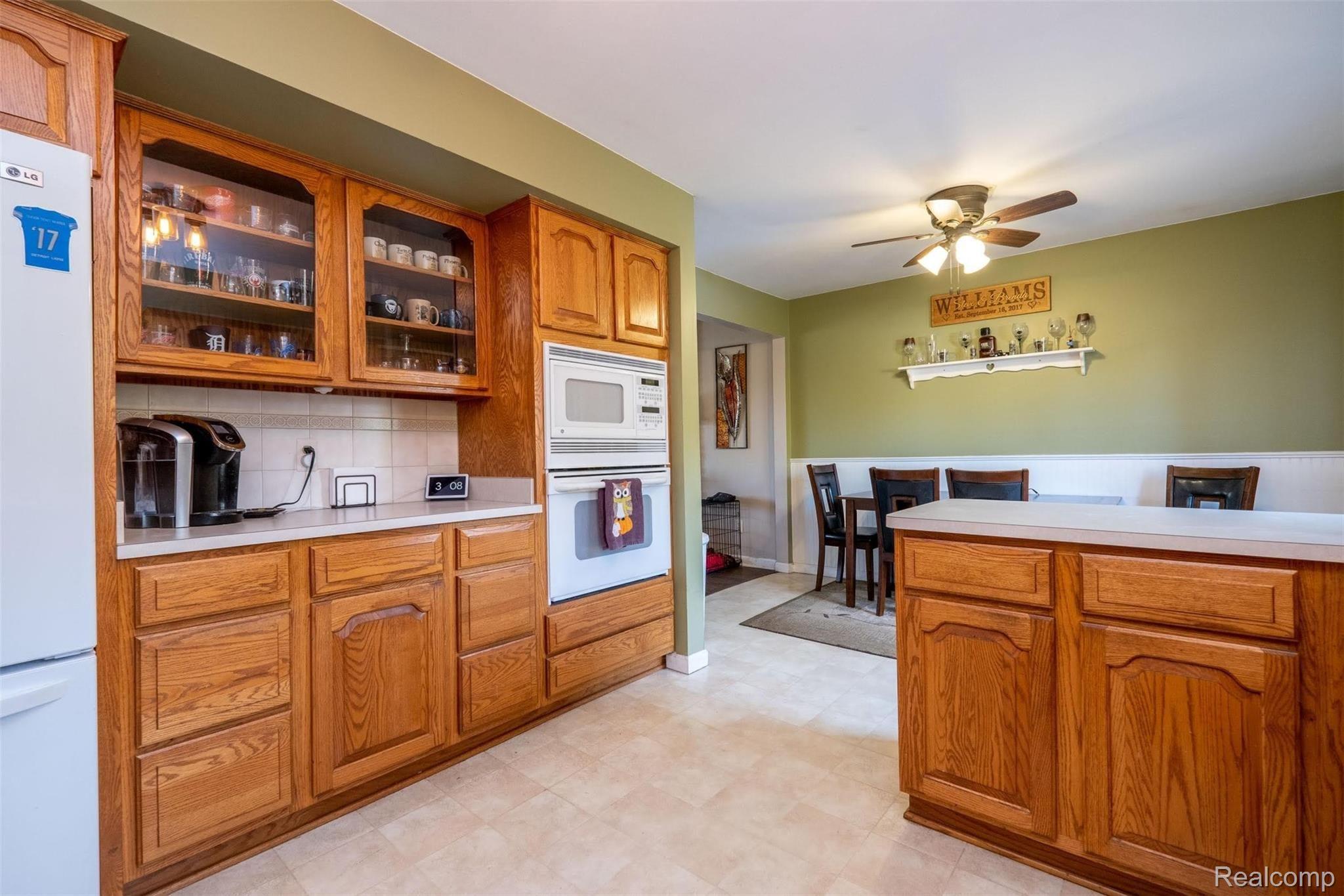 1053 Milverton Road Troy, MI 48083 - Photo 19 of 44 1053 Milverton Dr (20 of 46).jpg