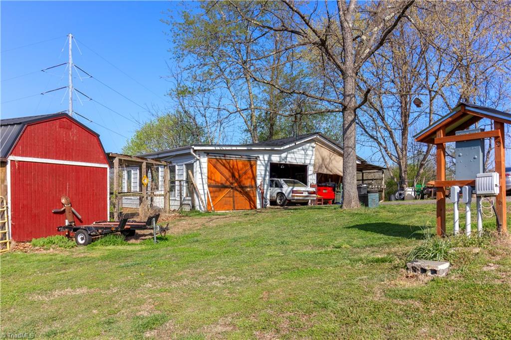 1850 Statesville Road Wilkesboro, NC 28697 - Photo 4 of 25