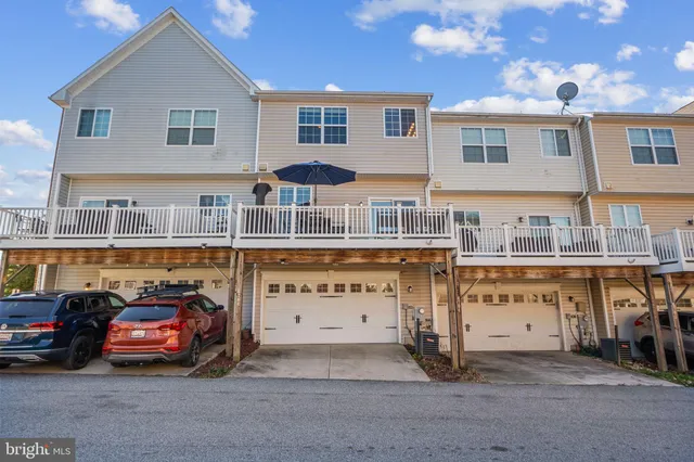a view of a car park in front of house