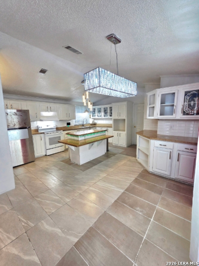 315 Frst Crk Road Devine, TX 78016 - Photo 2 of 11