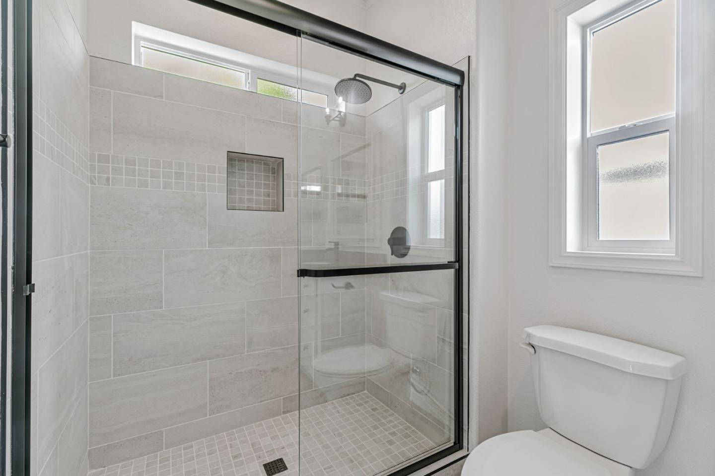 555 Umbarger Road, Unit 131 San Jose, CA 95111 - Photo 27 of 29 a bathroom with a shower and toilet