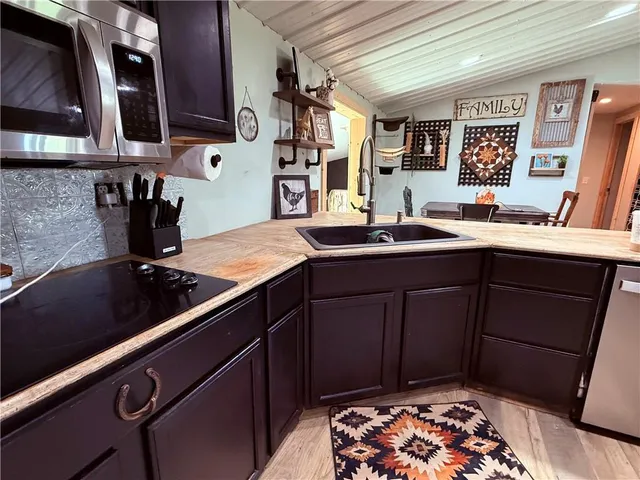 $500,000 | 17228 White Road, Green Ridge, MO 65332