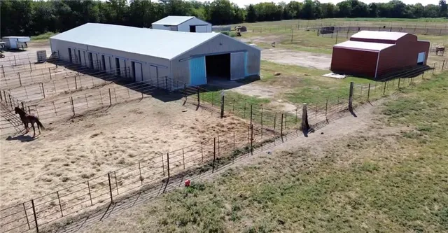 $500,000 | 17228 White Road, Green Ridge, MO 65332