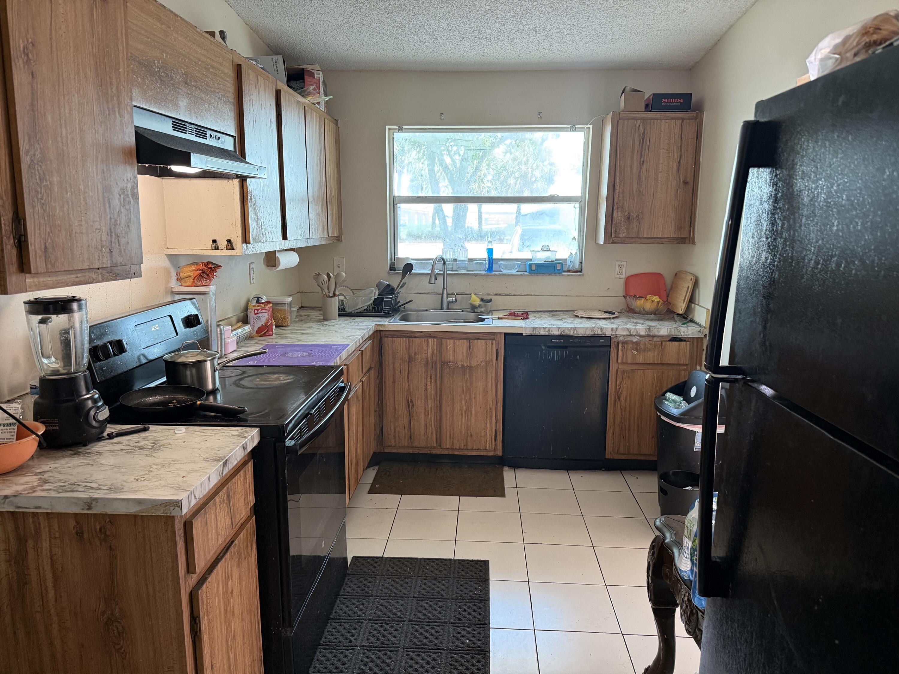 7824 Pembroke Road Miramar, FL 33023 - Photo 2 of 9 IMG_1273