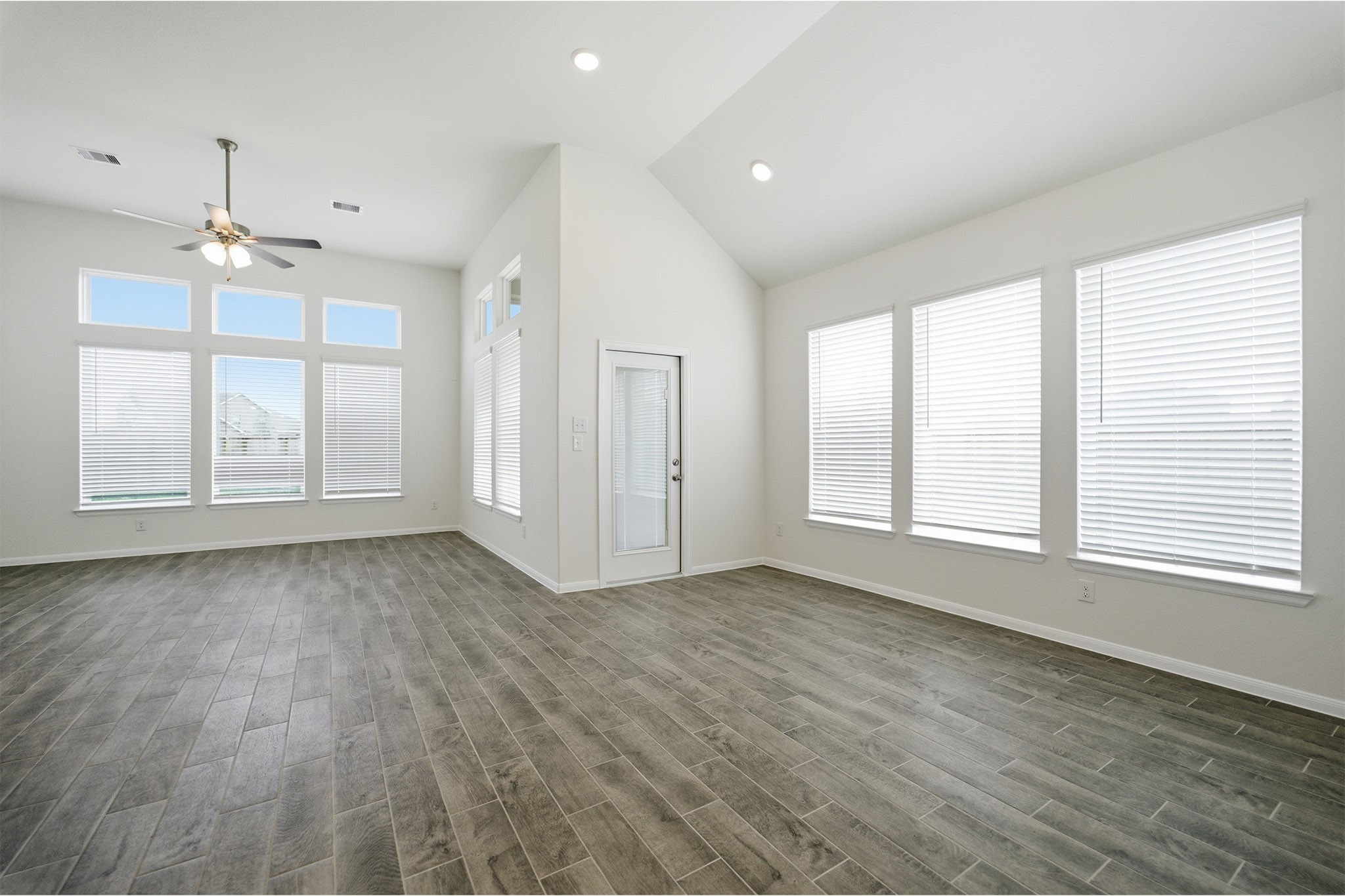 8635 Jade Hl Drive Rosharon, TX 77583 - Photo 9 of 28