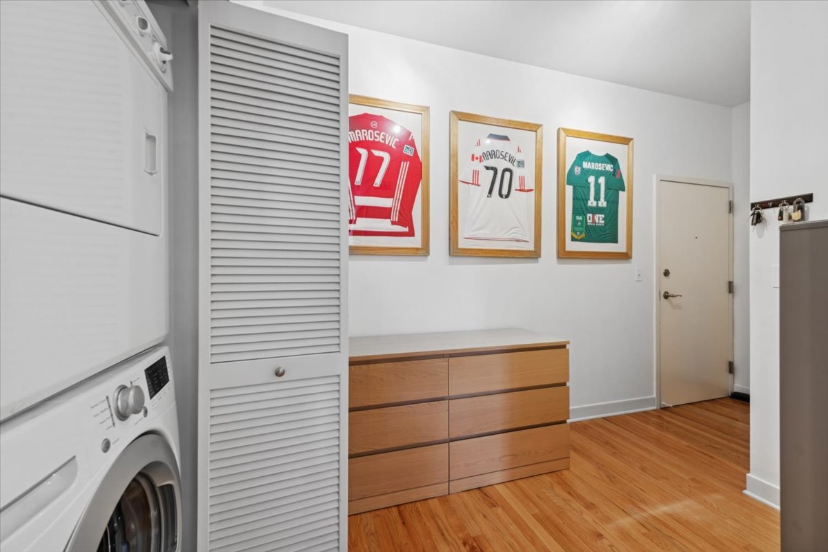 1515 South Halsted Street, Unit 204 Chicago, IL 60607 - Photo 8 of 14 a utility room with dryer and washer