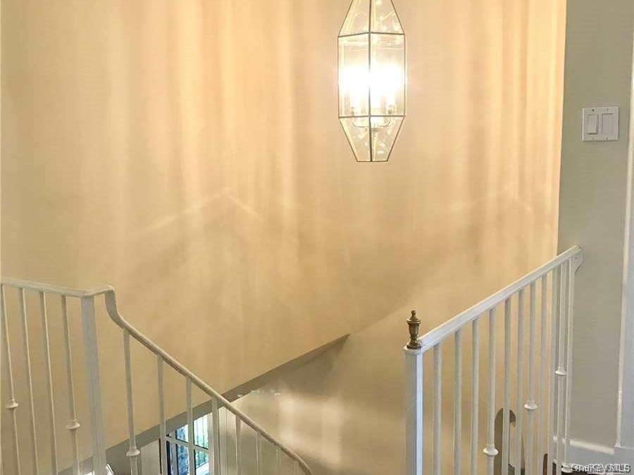 5 Rockcrest Road Manhasset, NY 11030 - Photo 10 of 16 View of staircase