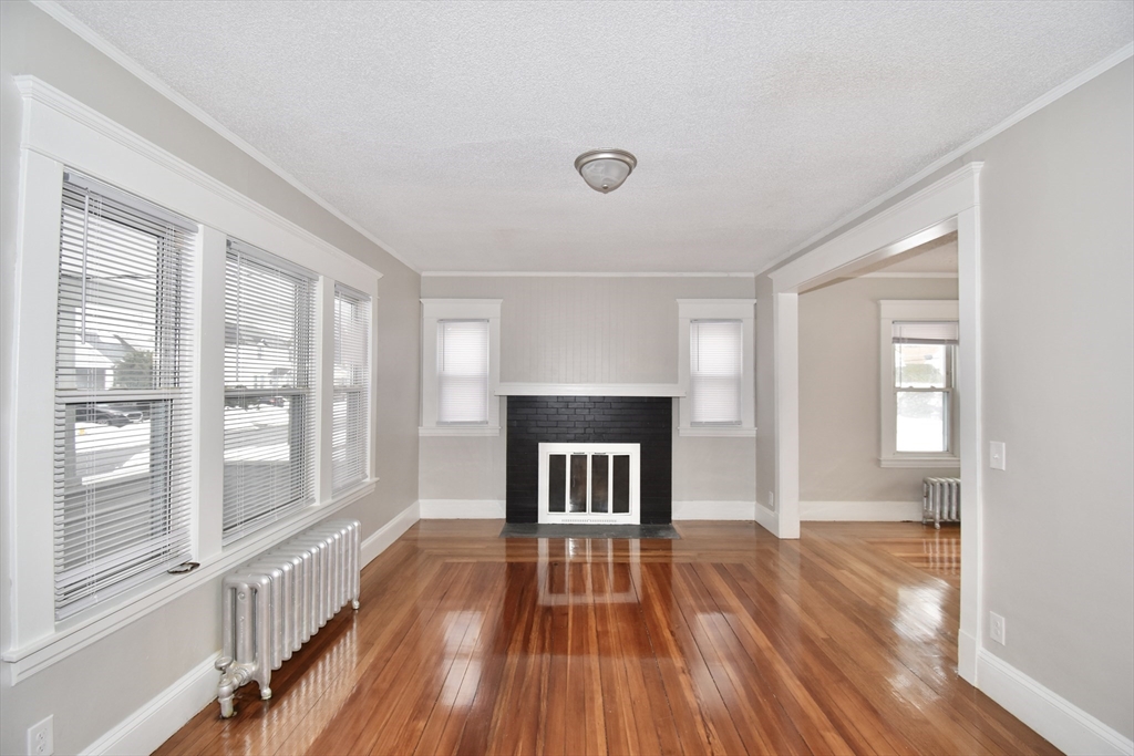 34 Castle Street Springfield, MA 01118 - Photo 6 of 39