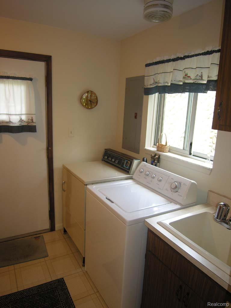 4587 Pointe Tremble Road Algonac, MI 48001 - Photo 29 of 30 29 laundry.jpg