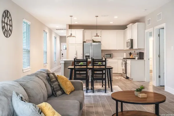 $2,190 | 11222 Casina View, San Antonio, TX 78249