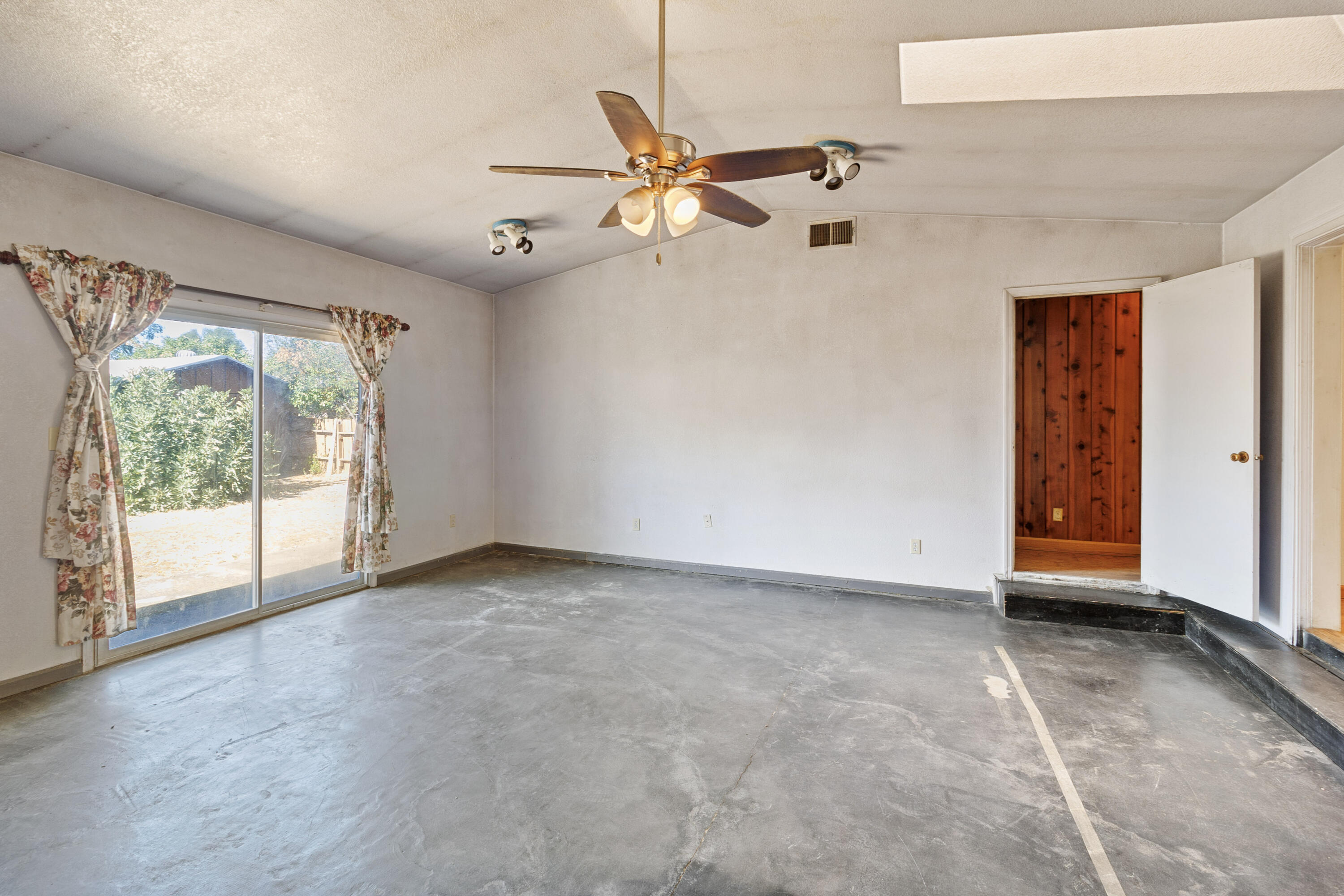 8606 Airport Road Redding, CA 96002 - Photo 23 of 44 23-09
