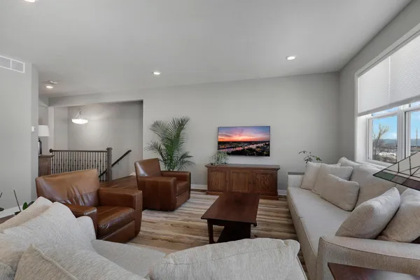 $540,000 | 1216 Oak Tree Court, Carver, MN 55315