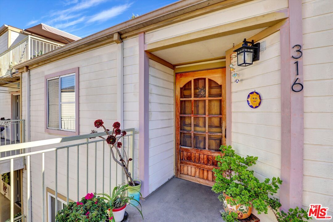 645 Chestnut Avenue, Unit 316 Long Beach, CA 90802 - Photo 1 of 24 a front view of a house with a yard