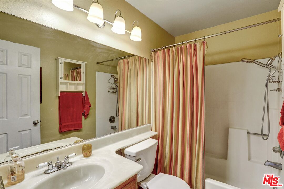 645 Chestnut Avenue, Unit 316 Long Beach, CA 90802 - Photo 16 of 24 a bathroom with a sink and a mirror