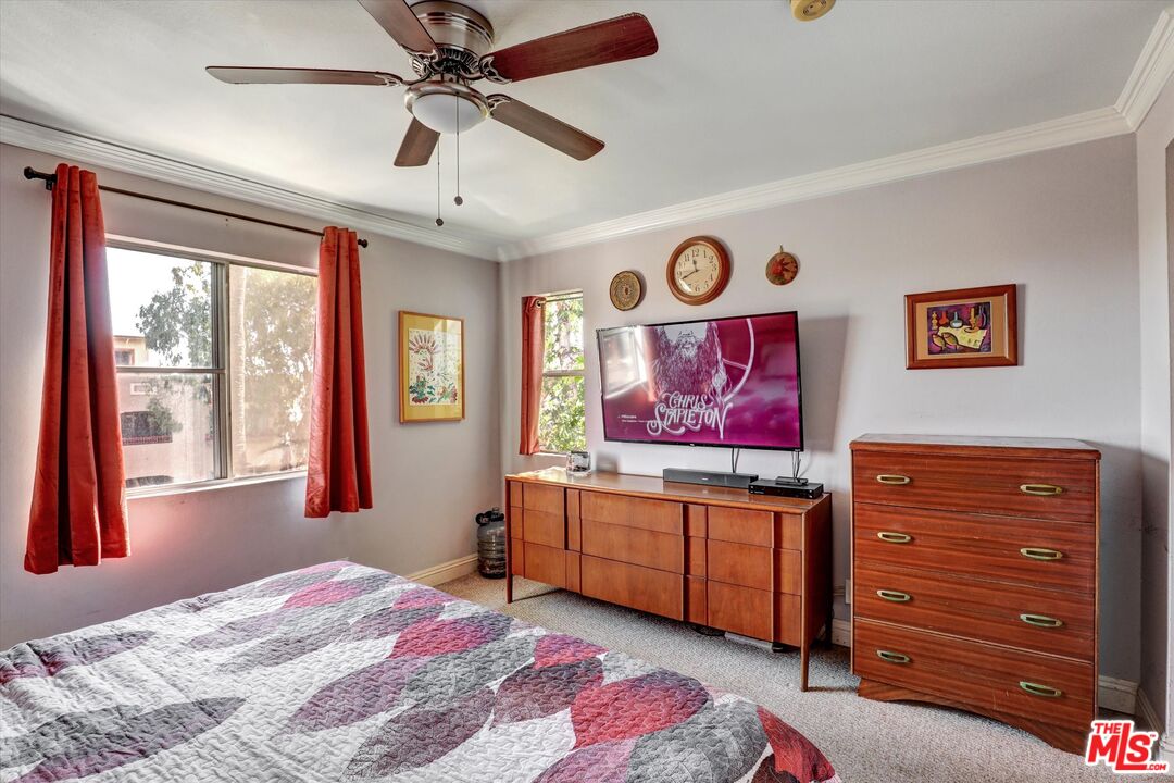 645 Chestnut Avenue, Unit 316 Long Beach, CA 90802 - Photo 19 of 24 a bedroom with a bed and a window