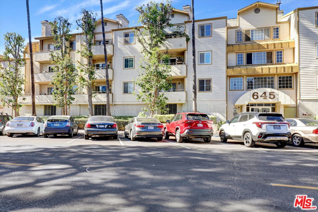 645 Chestnut Avenue, Unit 316 Long Beach, CA 90802 - Photo 23 of 24 a car parked in front of a building