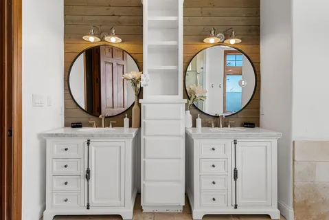 $1,375,000 | 10512 Lake Park Drive, Dripping Springs, TX 78620