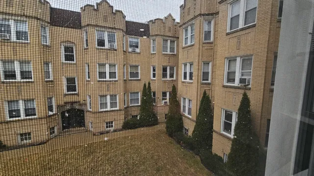 $1,349 | 6551 North Francisco Avenue, Unit 3B, Chicago, IL 60645