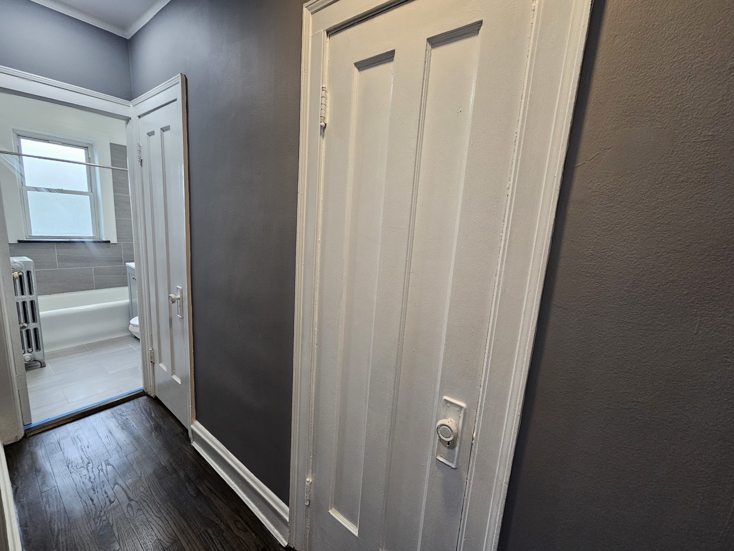 6551 North Francisco Avenue, Unit 3B Chicago, IL 60645 - Photo 11 of 15 a bathroom with a bathtub
