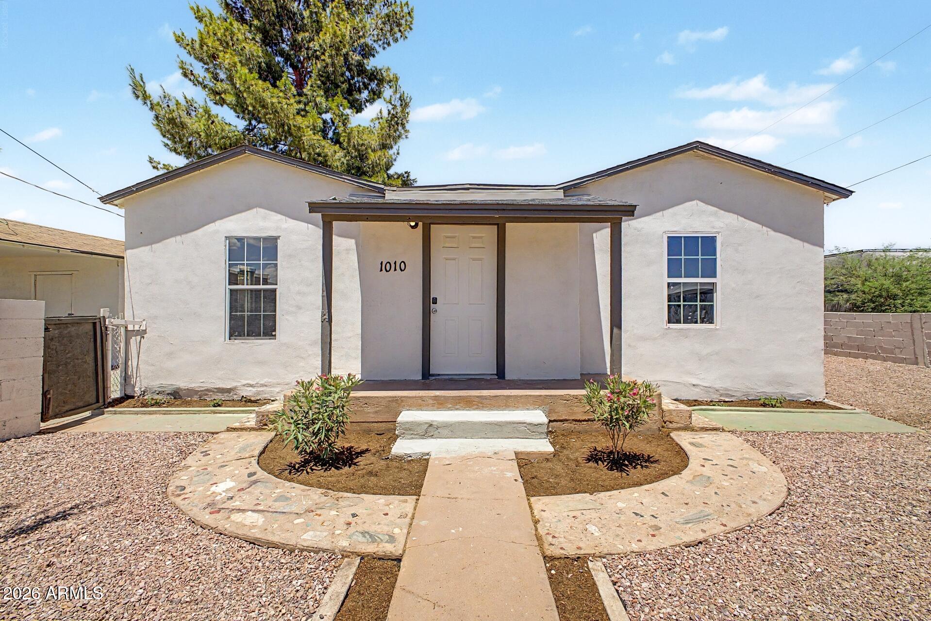 1010 East Chipman Road Phoenix, AZ 85040 - Photo 6 of 25 06 - Chipman