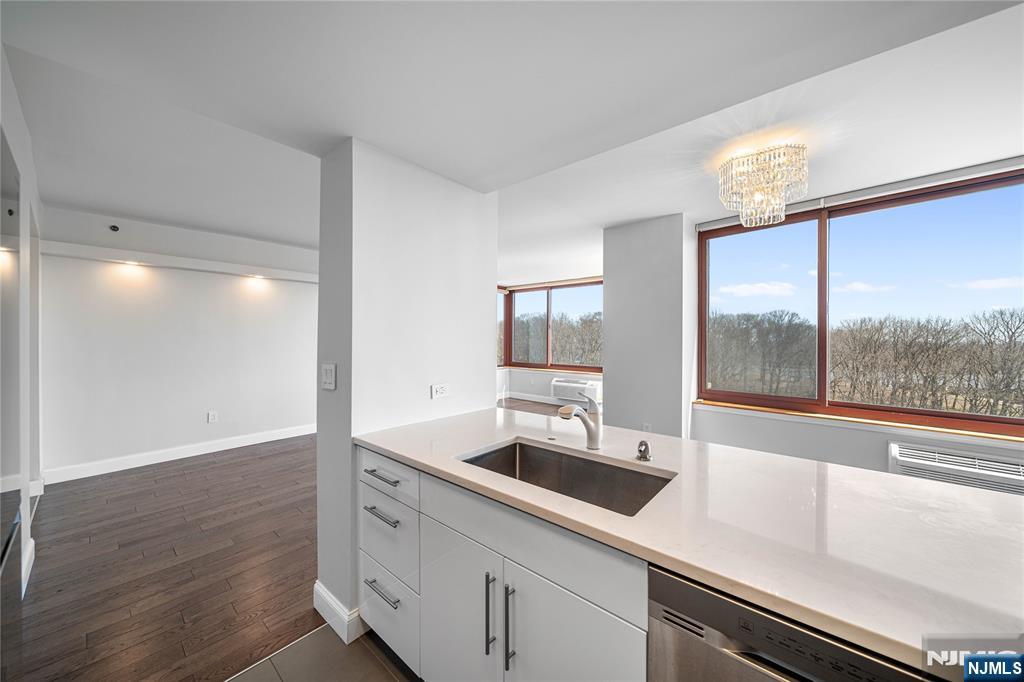 100 Old Palisade Road, Unit 1604 Fort Lee, NJ 07024 - Photo 11 of 45